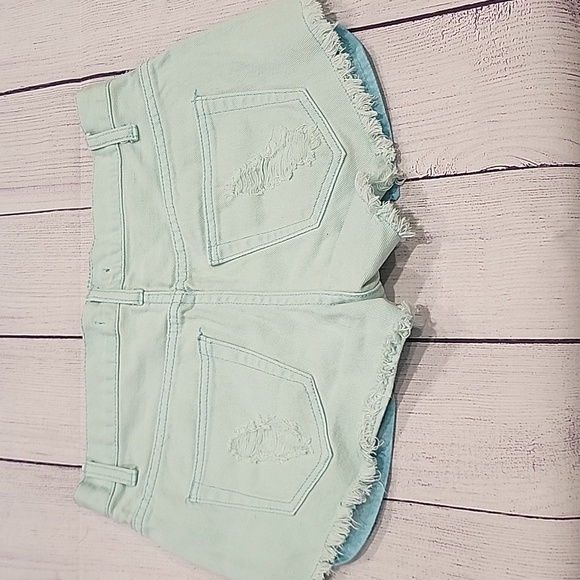 Shorts - Picture 2 of 4